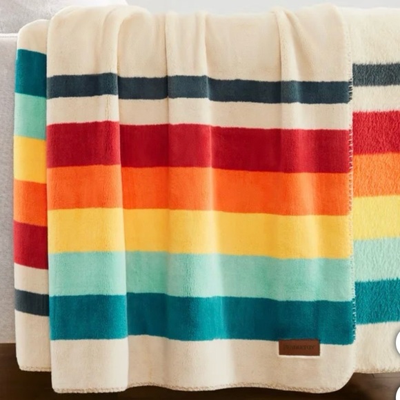 Pendleton Plush Throw 50" x 70" - Picture 1 of 5